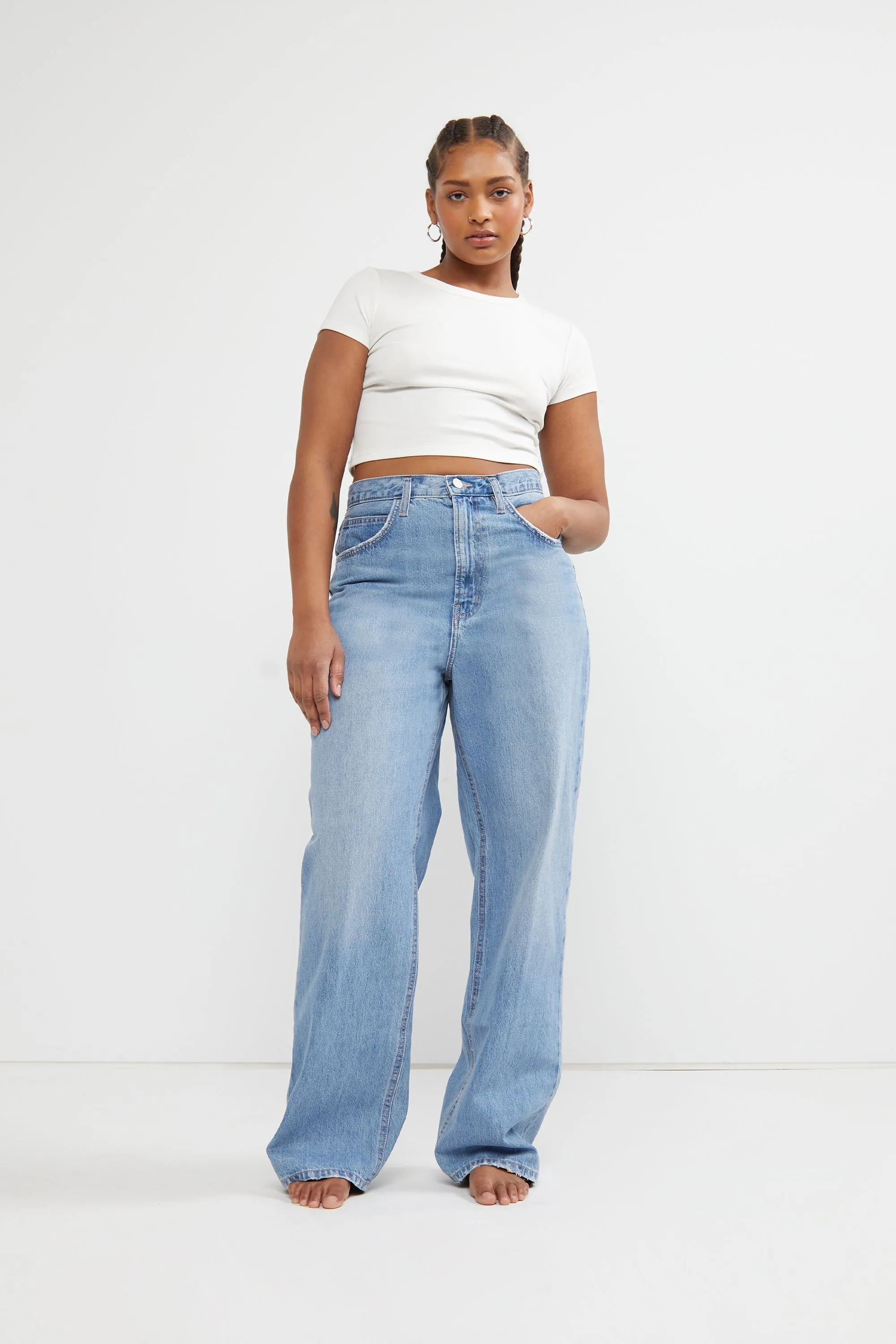 RELAXED STRAIGHT LEG JEAN